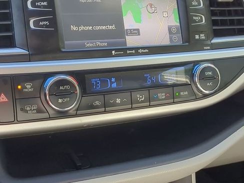 Used 2019 Toyota Highlander XLE image 28