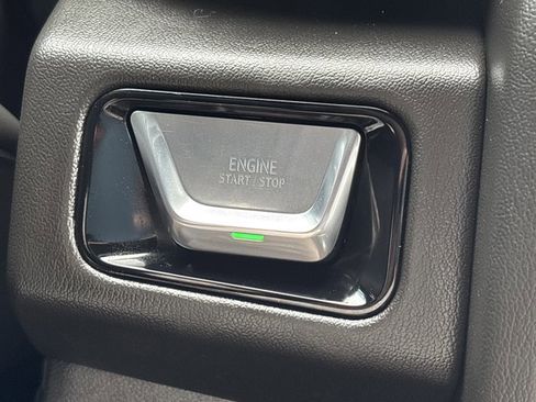 Used 2025 GMC Yukon XL Denali AWD/4WD image 34