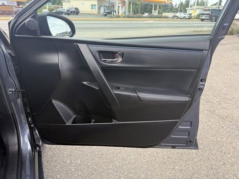 Used 2017 Toyota Corolla SE image 23