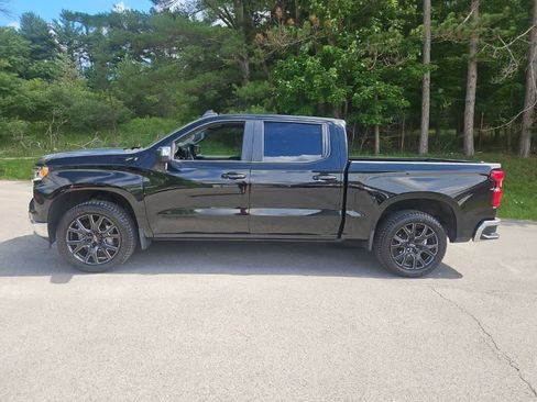 Used 2024 Chevrolet Silverado 1500 LT w/ Z71 Off-Road Package AWD/4WD image 2