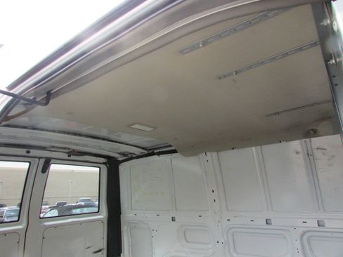 Used 2004 Chevrolet Astro RWD image 16