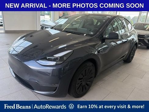 Used 2024 Tesla Model Y Long Range AWD/4WD image 3