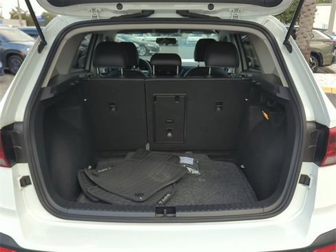 Certified 2022 Volkswagen Taos SE image 9