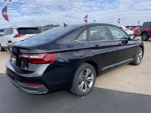 Used 2024 Volkswagen Jetta SE image 4