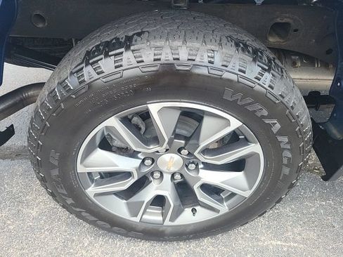 Used 2024 Chevrolet Silverado 1500 LT AWD/4WD image 17