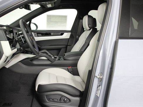 New 2026 Porsche Cayenne image 5