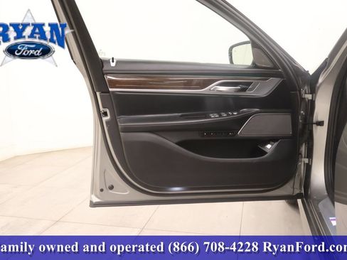 Used 2022 BMW 750i xDrive w/ Executive Package image 9