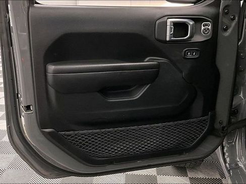 Used 2021 Jeep Wrangler Sport S image 19