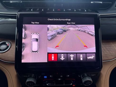 Used 2025 Jeep Grand Cherokee L Summit image 29