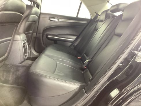 Used 2015 Chrysler 300 Limited image 32