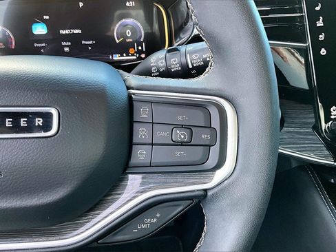 Used 2022 Jeep Wagoneer Series III w/ Flexible Seating Group image 16