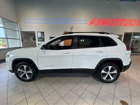 Used 2022 Jeep Cherokee Limited AWD/4WD image 10
