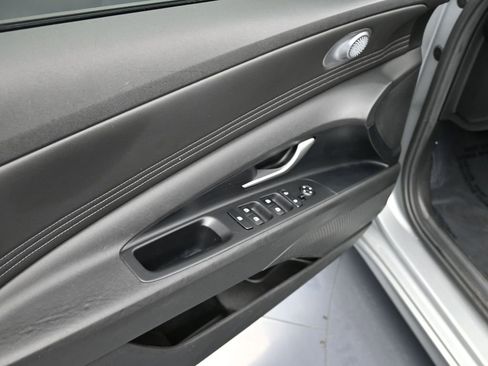 Used 2023 Hyundai Elantra SEL w/ Convenience Package image 12