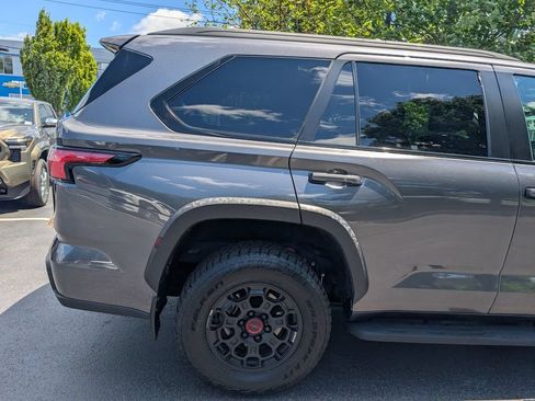 Used 2024 Toyota Sequoia TRD Pro AWD/4WD image 9