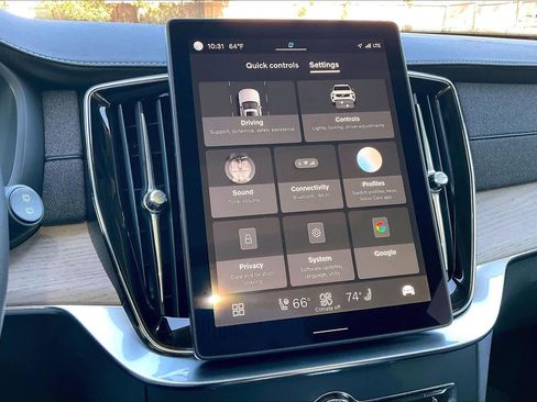 Used 2025 Volvo XC90 B6 Core w/ Protection Package Premier image 39