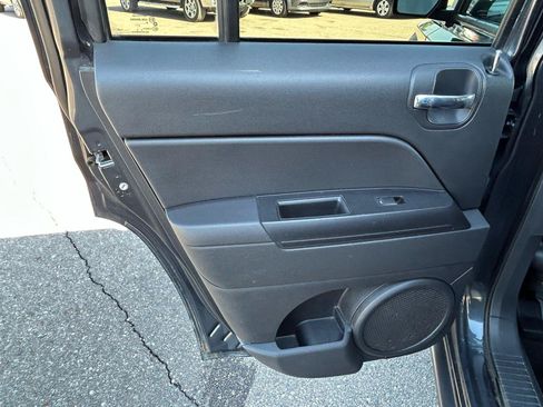 Used 2015 Jeep Patriot Latitude AWD/4WD image 13