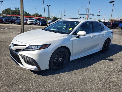 Used 2022 Toyota Camry XSE image 2