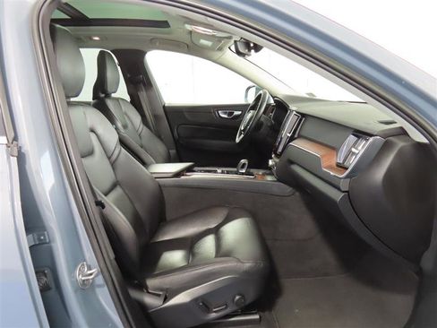 Used 2023 Volvo XC60 B5 Plus AWD/4WD image 26