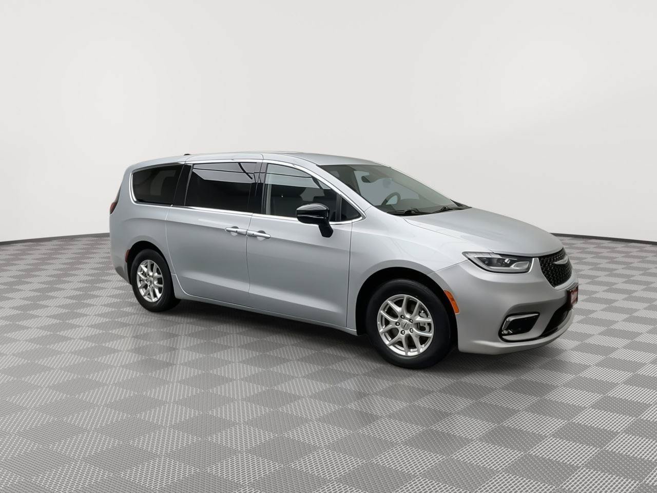 Used 2024 Chrysler Pacifica Touring-L FWD image 39