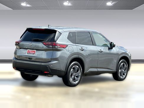 Used 2025 Nissan Rogue SV FWD image 3