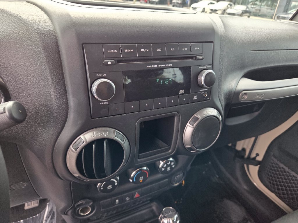 Used 2018 Jeep Wrangler Sport w/ Connectivity Group AWD/4WD image 22