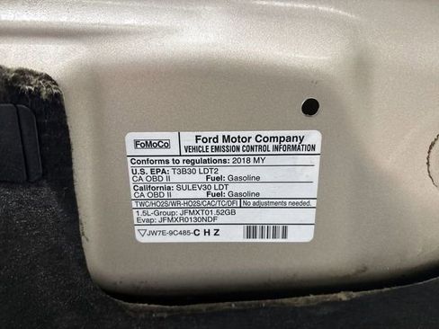 Used 2018 Ford Escape SE w/ SE SYNC Package image 17