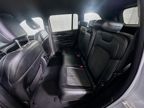 Used 2024 Jeep Grand Cherokee Altitude image 25