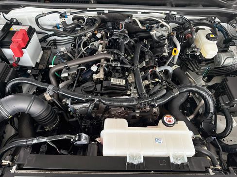Used 2025 Toyota 4Runner SR5 AWD/4WD image 32