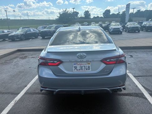 Used 2022 Toyota Camry SE FWD image 6