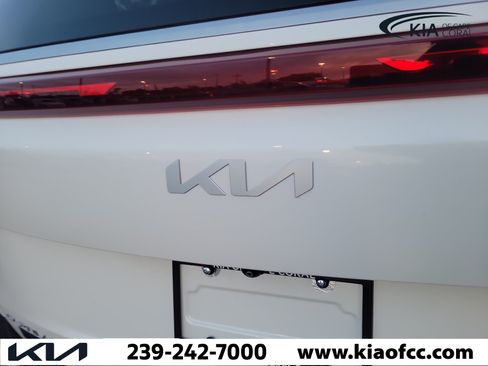 Used 2025 Kia Carnival LX FWD image 10