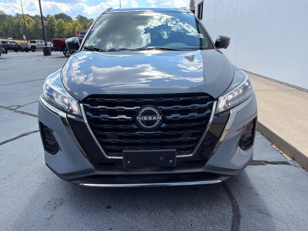Used 2024 Nissan Kicks SR w/ SR Premium Package FWD image 11