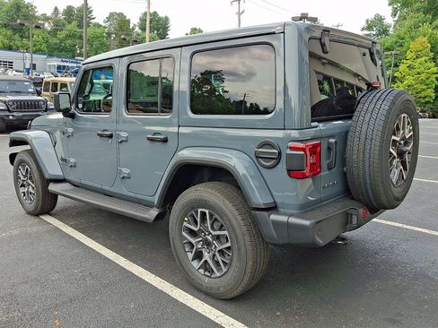 New 2026 Jeep Wrangler Unlimited Sahara AWD/4WD image 4
