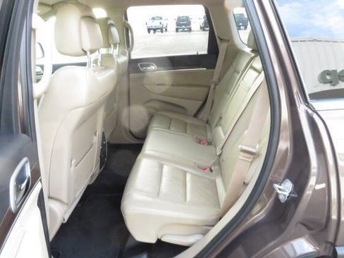 Used 2018 Jeep Grand Cherokee Limited w/ Trailer Tow Group IV image 12