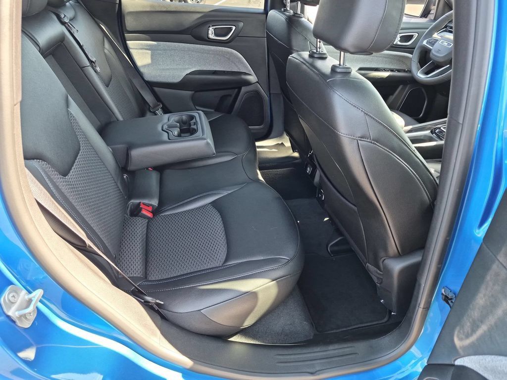 Certified 2025 Jeep Compass Latitude AWD/4WD image 29