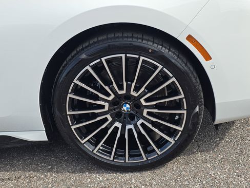 New 2026 BMW 750e xDrive image 35