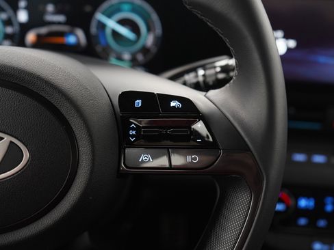 Certified 2025 Hyundai Elantra SEL w/ Cargo Package image 24