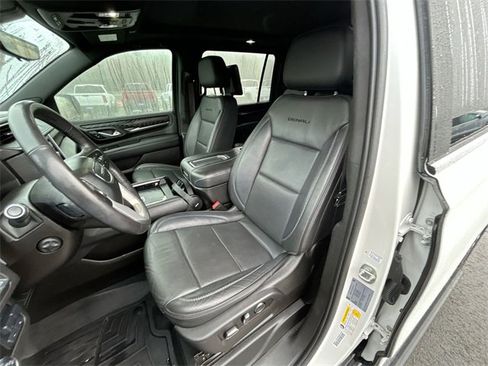 Used 2021 GMC Yukon XL Denali w/ Denali Premium Package image 19