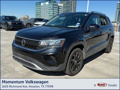Used 2022 Volkswagen Taos SE image 1