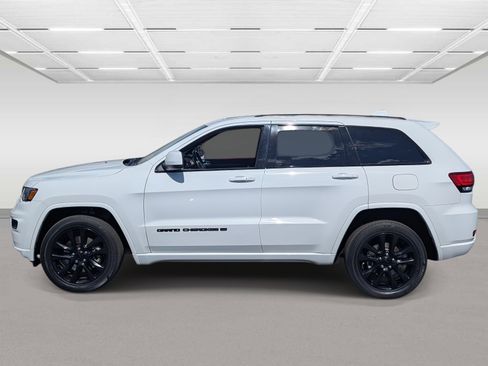 Used 2022 Jeep Grand Cherokee Laredo X image 2