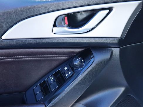 Used 2018 MAZDA MAZDA3 Touring image 36