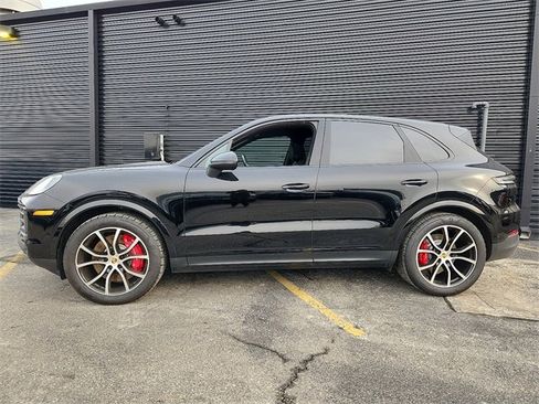 Used 2024 Porsche Cayenne S image 2