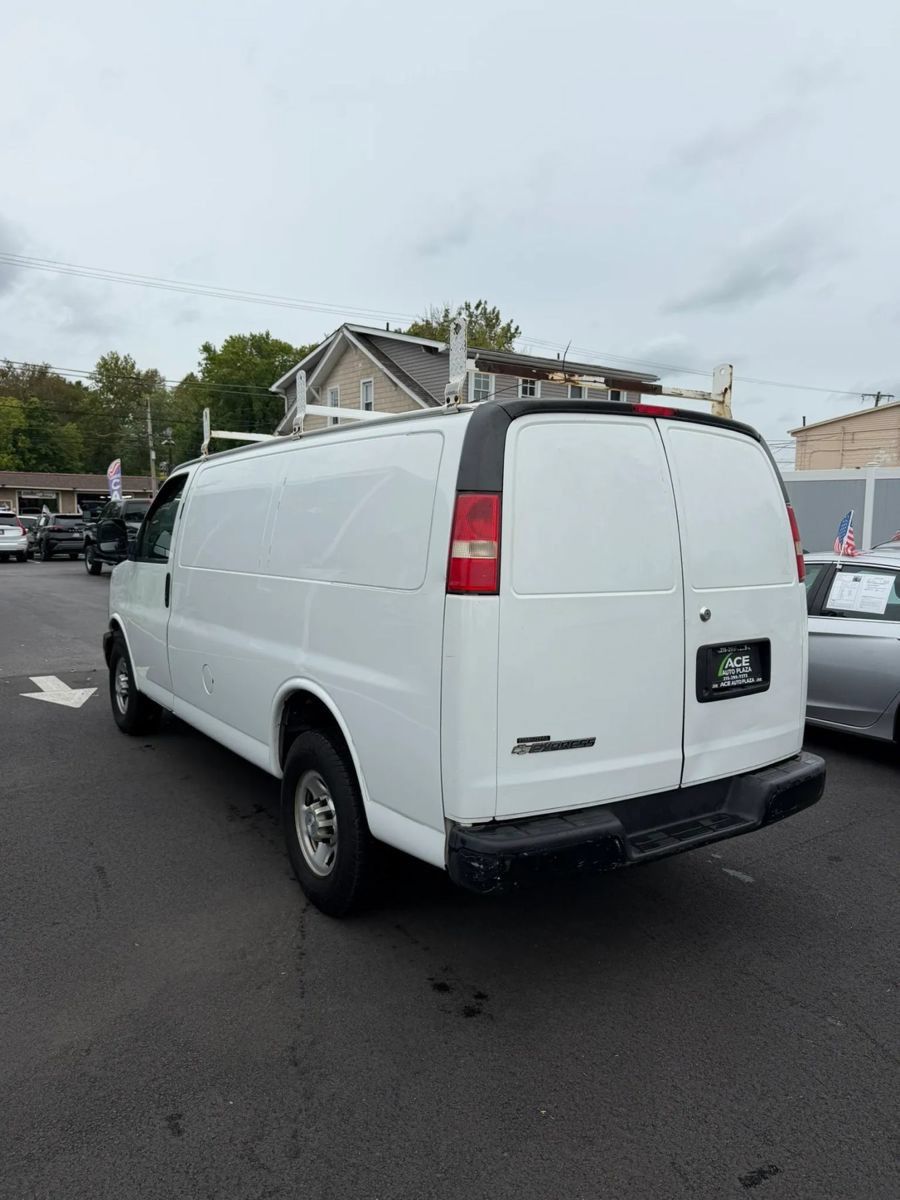 Used 2014 Chevrolet Express 2500 RWD image 4