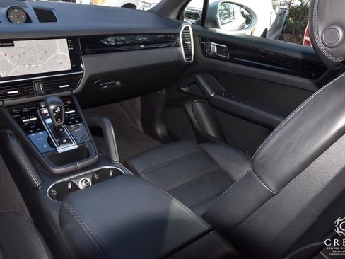 Used 2023 Porsche Cayenne image 9