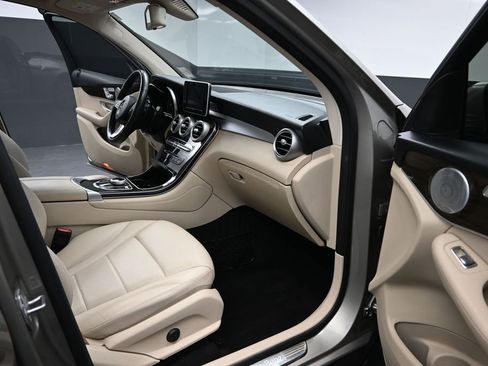 Used 2019 Mercedes-Benz GLC 300 4MATIC image 18
