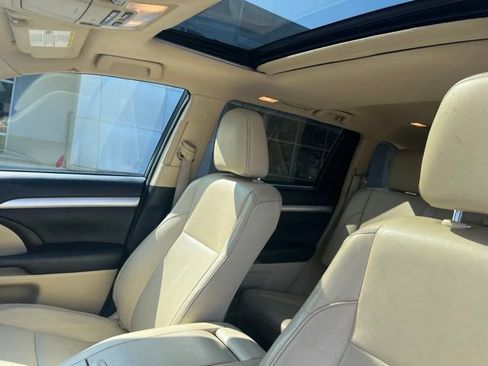 Used 2017 Toyota Highlander XLE AWD/4WD image 40