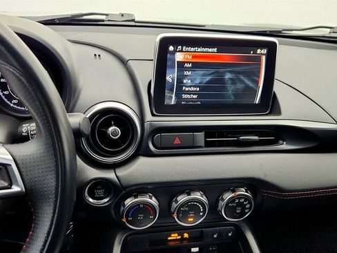 Used 2018 FIAT 124 Spider Abarth w/ Navigation & Sound Group image 18