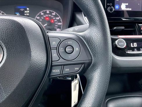 Used 2025 Toyota Corolla LE FWD image 19