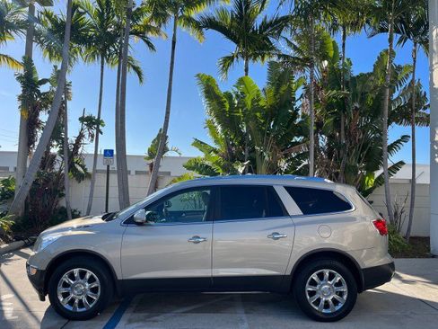 Used 2011 Buick Enclave CXL image 5
