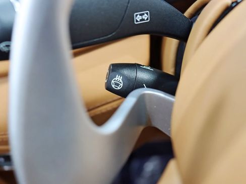 Used 2023 Aston Martin DBX AWD/4WD image 16