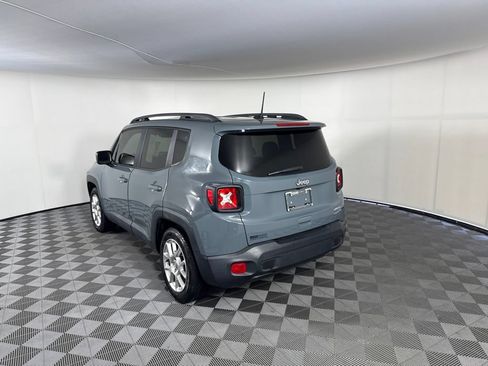 Used 2019 Jeep Renegade Latitude w/ Safety and Security Group FWD image 3